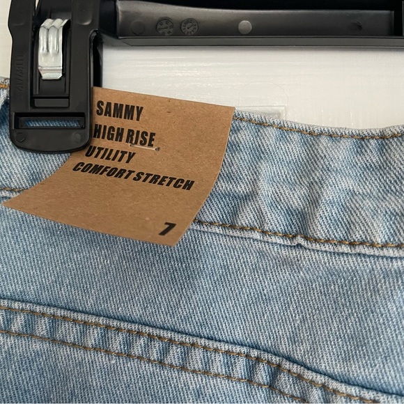 Blue Turtle Wide Leg Jeans Light Wash - Picture 8 of 10